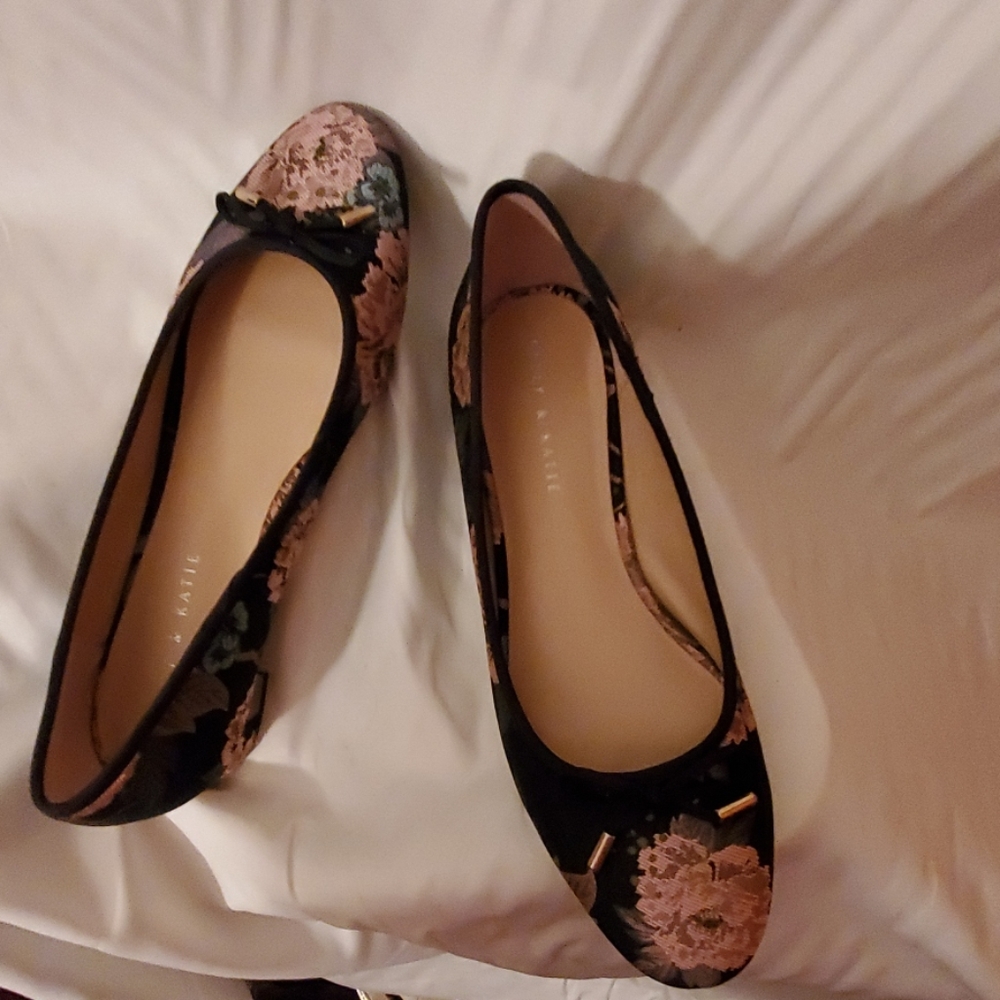 Kelly & Katie Black Slippers Size 10